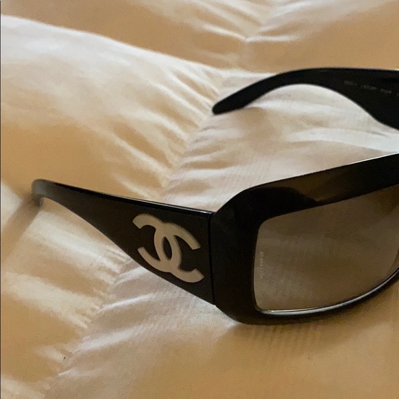 Very Nice Authentic Vintage Chanel Sunglasses.”90’s”Rare - Picture 2 of 4